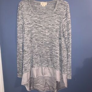 Lilis Closet gray top size Large